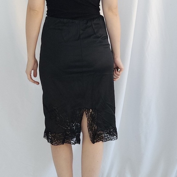70s Black Lacy Nylon Half Slip - Picture 3 of 6
